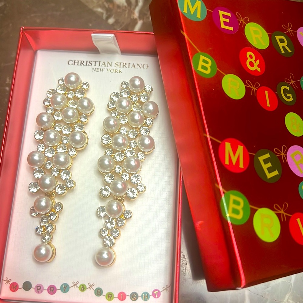 Christian siriano pearl earrings used good condition in a box